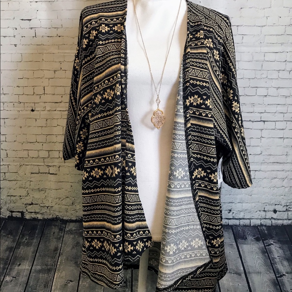 LuLaRoe Lindsay Size Small